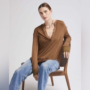 Richer poorer deep split long sleeve tee S v neck - morning roast (color)